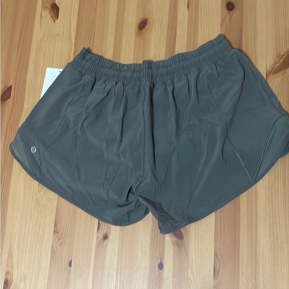 Lululemon Hotty Hot LR short 4” Grey Sage NWT Sz 8 - Picture 2 of 3